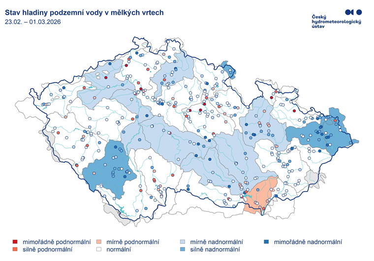 Hydrologická situace: Hladiny podzemních vod v mělkých vrtech v ČR.